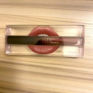 Huda Beauty Brand New Demi Matte lip color